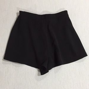 Flowy Black Tobi Shorts
